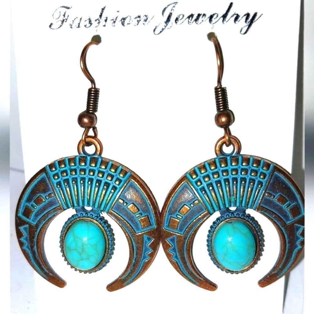 Beautiful vintage turquoise colored earrings